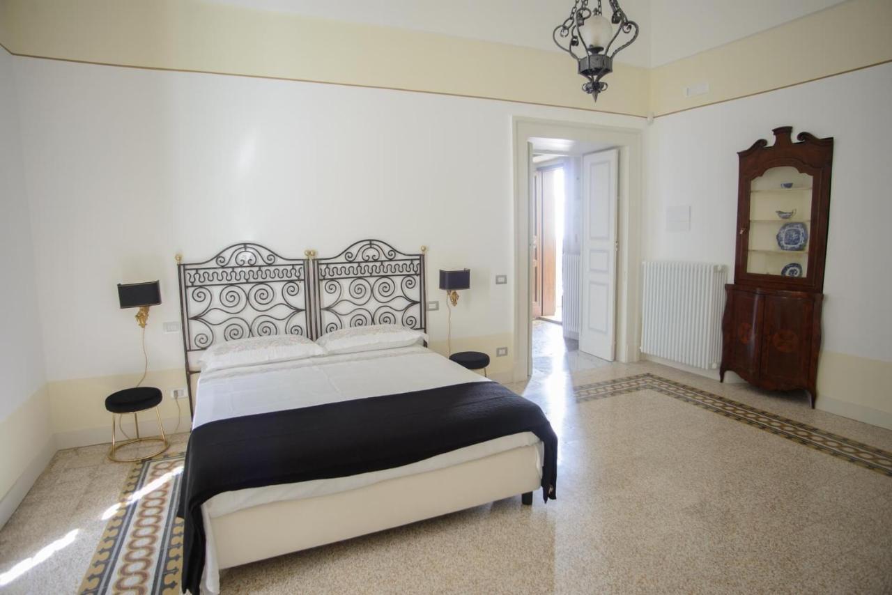 Palazzo Introna Mola di Bari Exterior foto